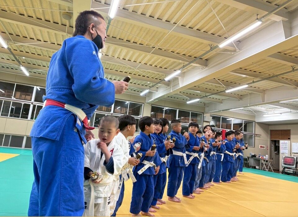 糸島の少年柔道教室・雷山柔道の指導風景